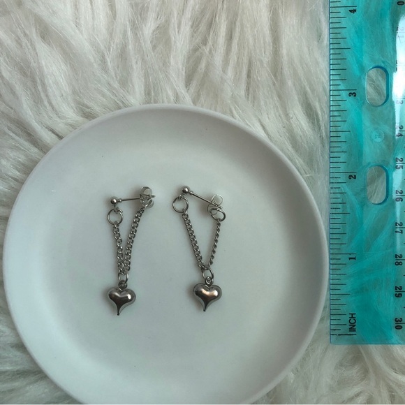 Super fun & cute heart dangle earrings - Picture 2 of 5